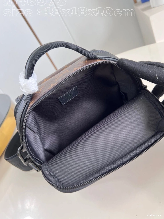 WIS Trail LOUIS Messenger-18*18*10CM VUITTON 1028